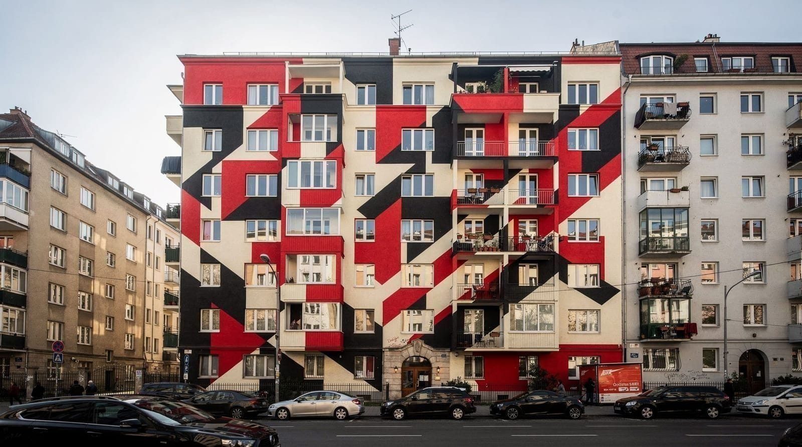 Tour autoguida della street art berlinese — murales veri, quartieri veri, senza esche da Instagram — Kreuzberg, Friedrichshain, Mitte — artisti specifici, muri specifici e uno sguar