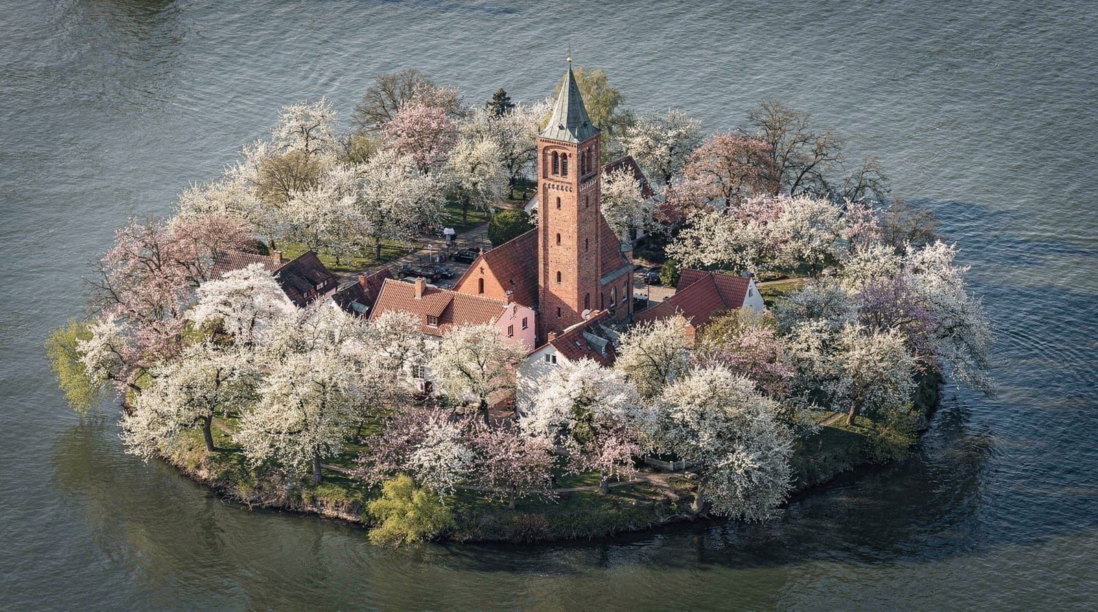 Werder an der Havel — Berlins Baumblütenstadt und Weininsel, Germany