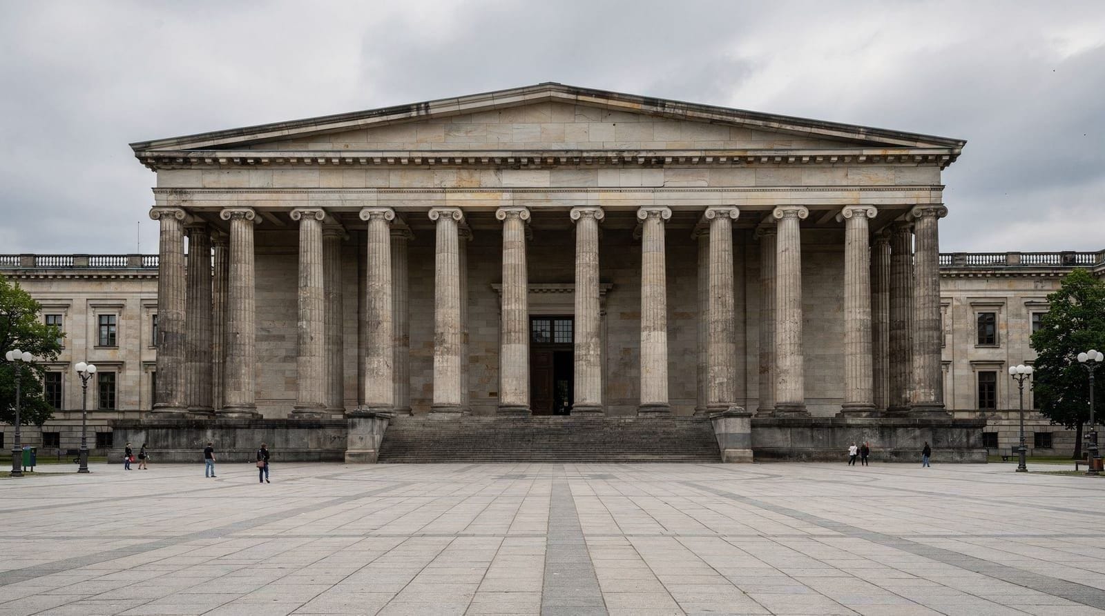 Altes Museum Berlin — griechische und römische Antiken in Schinkels Rotunde