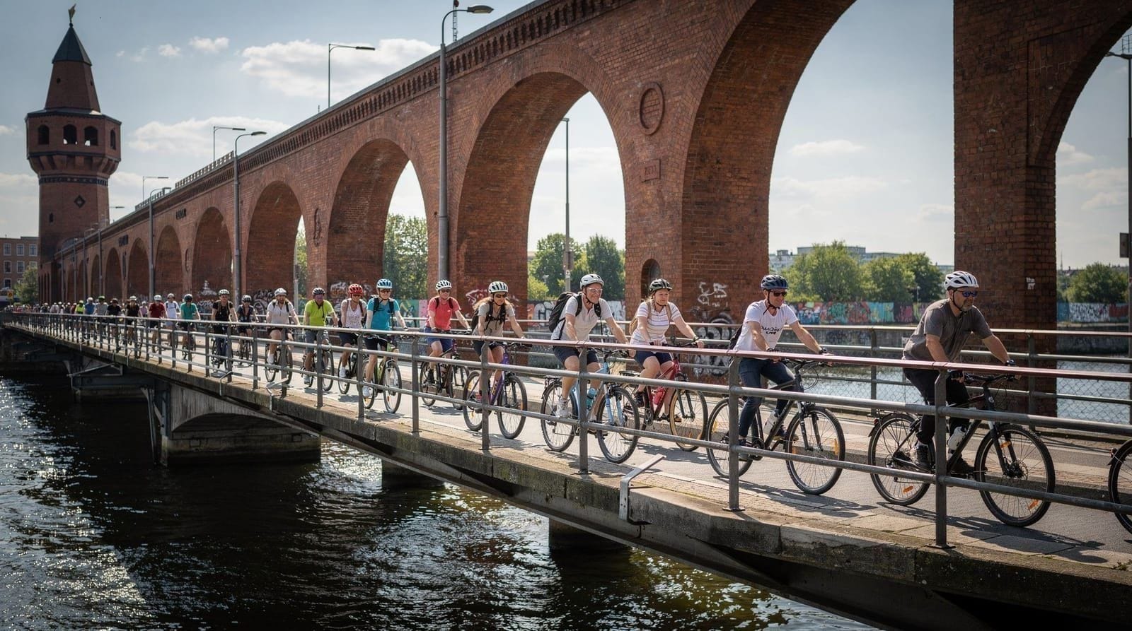 Guide des visites à vélo à Berlin — circuits guidés, opérateurs et ce à quoi s'attendre