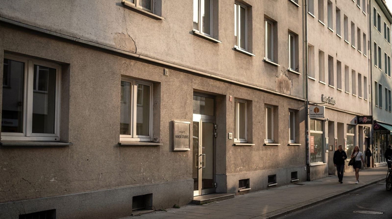 Storia della scena musicale di Berlino — Bowie e Iggy, Hansa Studios e la nascita del techno — Storia della scena musicale di Berlino: la trilogia berlinese di David Bowie, gl