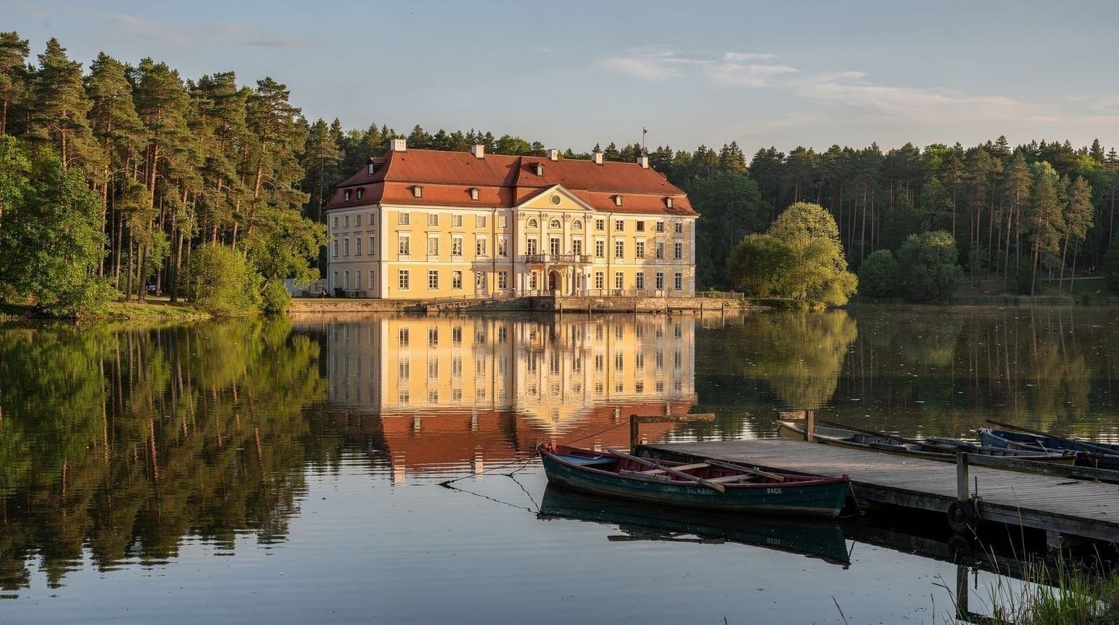 Da Berlino a Rheinsberg in giornata — palazzo, laghi e la città di Tucholsky — Come raggiungere Rheinsberg da Berlino con il treno RE6 in 90 minuti, cosa veder