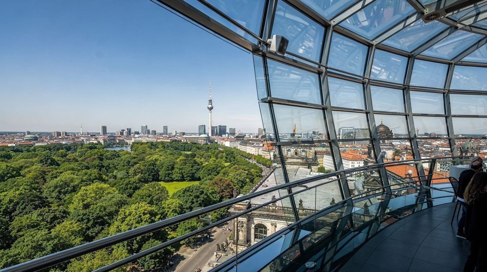 Vale la pena visitare Berlino? Una risposta onesta per il 2026 — Berlino premia i viaggiatori curiosi e delude chi insegue i momenti Instagram. U