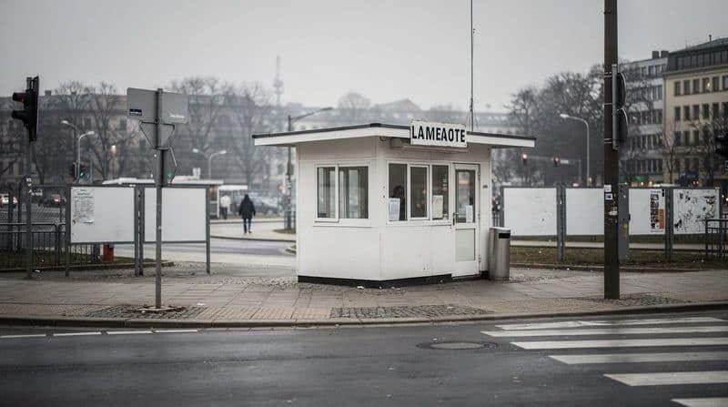 Cold War, Berlin Wall, Spies and the East Side Gallery