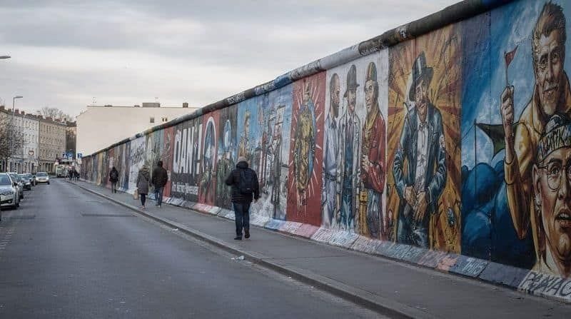Berlin Wall & East Side Gallery Walking Tour